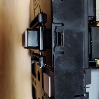 Schaumburg Kia - 4x4 Module controller side with broken retainer clips - Auto Repair Near Me - Schaumburg, Illinois