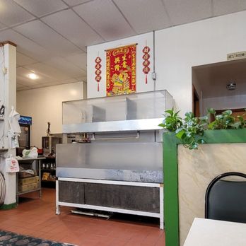 Fountain Garden Seafood Restaurant - Rear of dining room - Chinese Near Me - Oakland, California Fountain Garden Seafood Restaurant - Rear of dining room - Chinese Near Me - Oakland, California