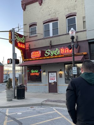 Syd's Fine Food and Spirits by null