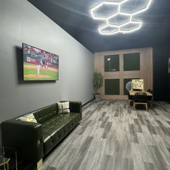 The 19th Hole - VIP Room - Sports Bars Near Me - Ossining, New York