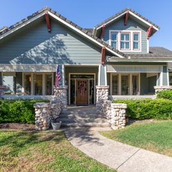 Renovate Paint and Design - Craftsman built home looks even better with repairs made and new colors added for some pizazz!