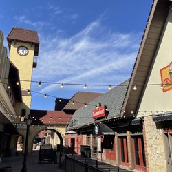 Westport Plaza - Trainwreck Saloon