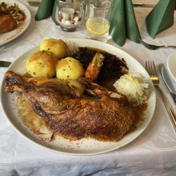 Hotel - Restaurant Spitzkrug - 1/2 Ente mit Rotkohl und Klößen