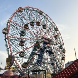 Coney Island - Wonder wheel Ferris wheel