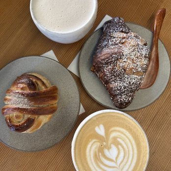 La Cabra - Cardamom bun, almond croissant, latte, & chai - Bakeries Near Me - New York, New York
