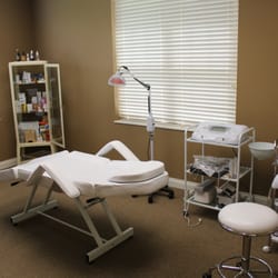 Cincinnati Acupuncture Clinic - Acupuncture Facial Rejuvenation Room
