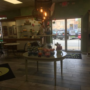 Pearl's Bake Shoppe - Soo much space in the new location! The set up is always super cute - Bakeries Near Me - Richmond, Virginia Pearl's Bake Shoppe - Soo much space in the new location! The set up is always super cute - Bakeries Near Me - Richmond, Virginia