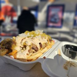 SKECHERS Food Spot - The spot style fries with the spot sauce with 4 hamburger patties diced.