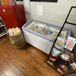 SuSu’s Popcorn & Candy Cafe - Inside Susu's popcorn