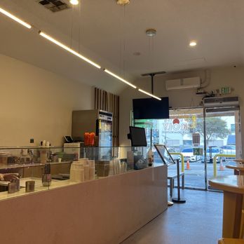 Holy Roly Ice Cream - Inside - Ice Cream & Frozen Yogurt Near Me - Los Angeles, California