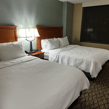 Holiday Inn & Suites Duluth-Downtown - Hotels Near Me - Duluth, Minnesota