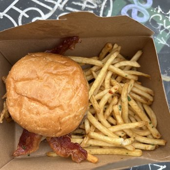 900 Grayson - This is the bacon cheeseburger and fries. Both are superb with generous servings. They are also fast - Breakfast & Brunch Near Me - Berkeley, California