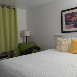 Loma Linda Inn - Queen room for 2