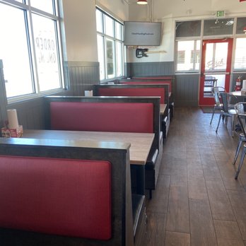Slim Chickens - Booths - Southern Near Me - Parker, Colorado