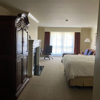 Lafayette Park - Large room with decorative fireplace. - Hotels Near Me - Lafayette, California Lafayette Park - Large room with decorative fireplace. - Hotels Near Me - Lafayette, California