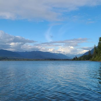 Lake Quinault - Beautiful lake views - Lakes Near Me - Quinault, Washington