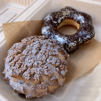 AlimamaTea - Brown Sugar Milk Boba Ceam Puff, Onyx Mochi Donut (back) - Desserts Near Me - New York, New York AlimamaTea - Brown Sugar Milk Boba Ceam Puff, Onyx Mochi Donut (back) - Desserts Near Me - New York, New York