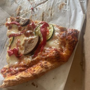 Fat Tomato Pizza - MD Veggie lovers pizza - Pizza Near Me - Long Beach, California