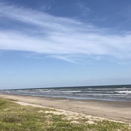 Fairly quiet beach at 3pm in October. Fairly quiet beach at 3pm in October.