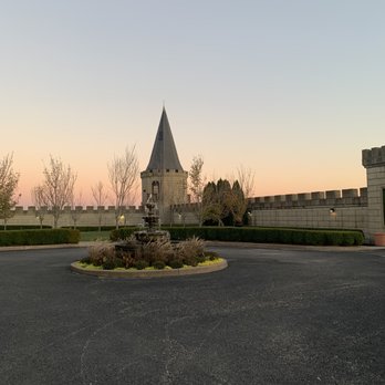 Castle Farm - Breakfast & Brunch Near Me - Versailles, Kentucky