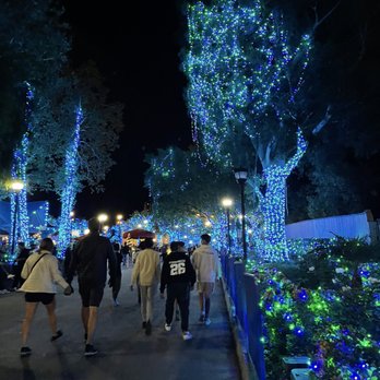 Six Flags Magic Mountain - Holiday in the park - Amusement Parks Near Me - Valencia, California