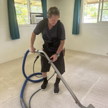 Arise Carpet Cleaning - Busy cleaning. You can see the contrast - Carpet Cleaning Near Me - Kailua, Hawaii