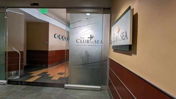 The Club SEA - Concourse A by null
