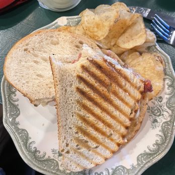 The Warren - Chicky boom sandwhich - Coffee & Tea Near Me - Silverton, Oregon