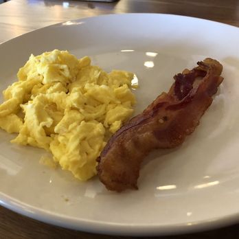 Broken Yolk Cafe - Breakfast & Brunch Near Me - Costa Mesa, California