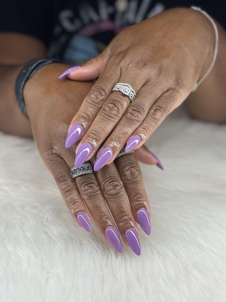 Savvy Nails Logo