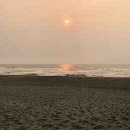 The beach - a two minute walk from the campground. Look at all that wildfire smoke! The beach - a two minute walk from the campground. Look at all that wildfire smoke!
