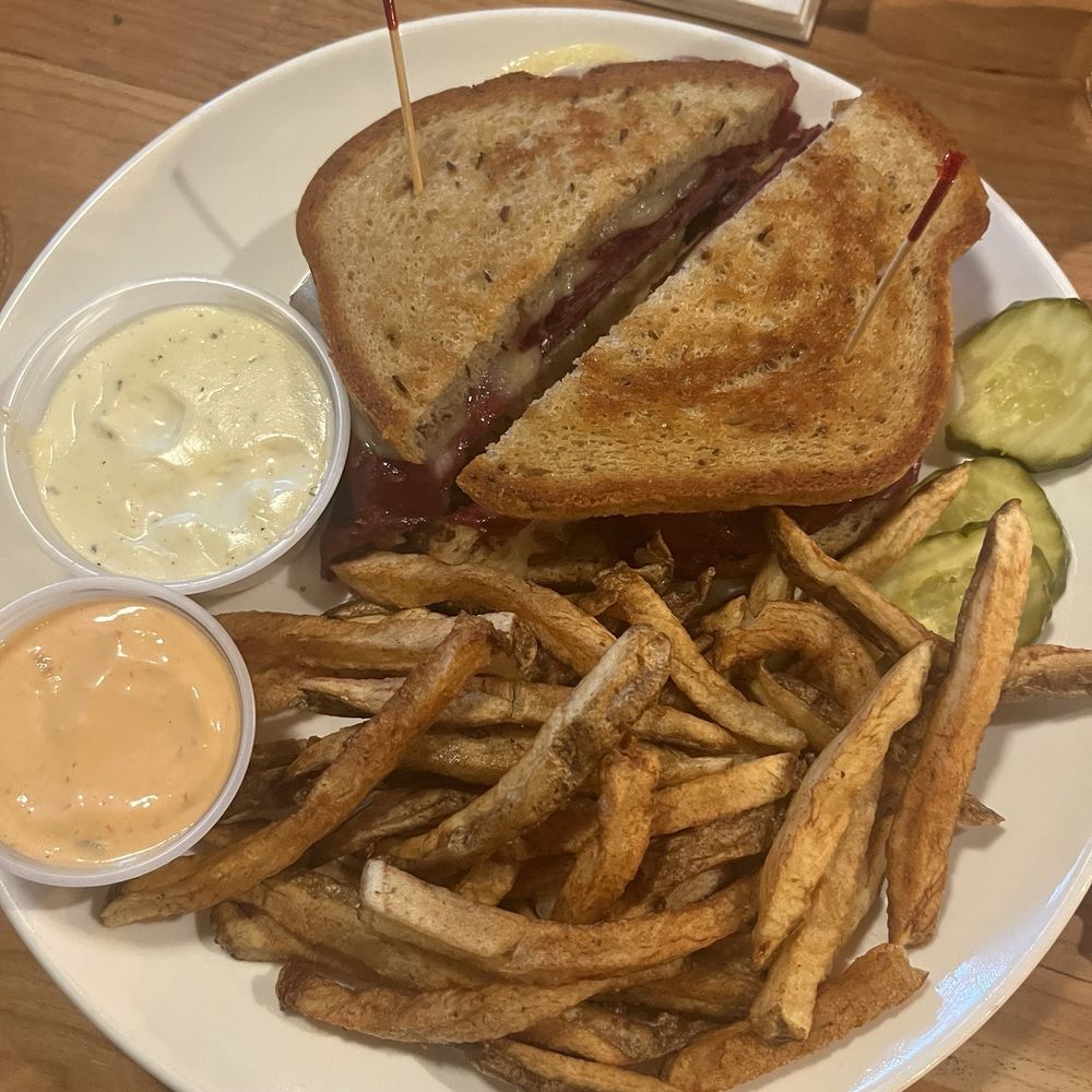 Edwards Restaurant & Lounge - reuben - American Near Me - New Castle, Pennsylvania