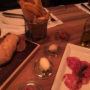 Restaurant Cervo Puro - Appetizers, bread, and fries! - Swiss Food Near Me - Zermatt, VS