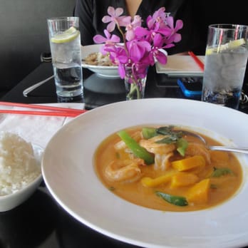 Kinnara Thai - pumpkin shrimp curry and a side of white rice - Thai Near Me - Van Nuys, California