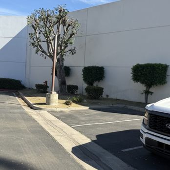 Jose Martinez Tree Service - No signage or cones setup on tree trimming days. - Tree Services Near Me - Placentia, California Jose Martinez Tree Service - No signage or cones setup on tree trimming days. - Tree Services Near Me - Placentia, California