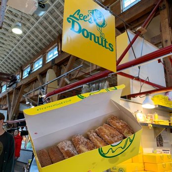 Lee's Donuts - Cinnamon, jelly and Bavarian donuts - Donuts Near Me - Vancouver, British Columbia