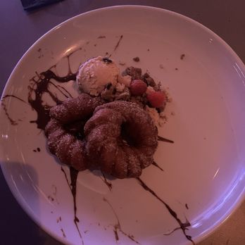 Seven Caesars Republic - Churros doubts with peanut butter ice cream - American Near Me - Scottsdale, Arizona Seven Caesars Republic - Churros doubts with peanut butter ice cream - American Near Me - Scottsdale, Arizona
