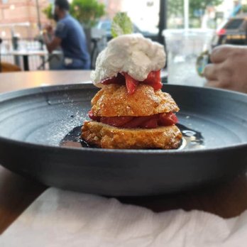 Blackwall Hitch - Supposed to be strawberry shortcake. - New American Near Me - Baltimore, Maryland Blackwall Hitch - Supposed to be strawberry shortcake. - New American Near Me - Baltimore, Maryland