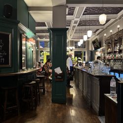 The Queens Arms - The place
