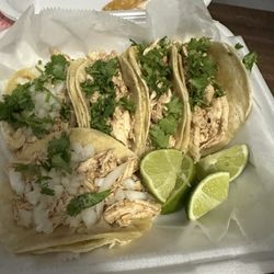 Rey’s Taqueria - Chicken tacos