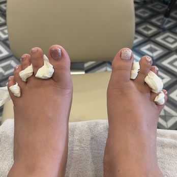Kitchen Nail Bar - Brokaw - 007 Sparkly Pedicure - Nail Salons Near Me - San Jose, California