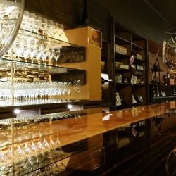 Grays Harbor Wine Sellars - Tasting counter
