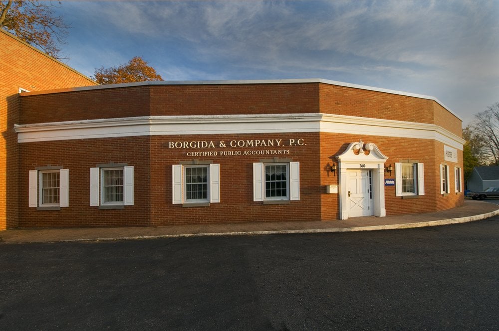 & COMPANY Updated October 2024 360 E Center St, Manchester