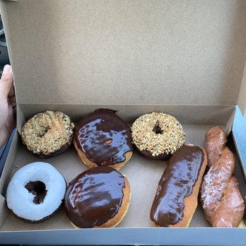 Dandee Donut Factory - Donuts - Donuts Near Me - Pompano Beach, Florida Dandee Donut Factory - Donuts - Donuts Near Me - Pompano Beach, Florida