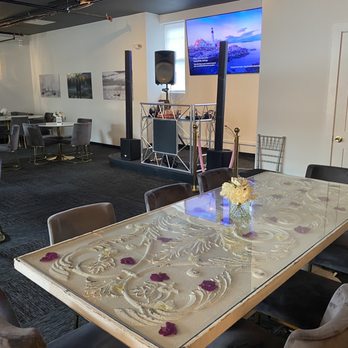 The Office Lounge Dovah - a table with flowers on it - Lounges Near Me - Dover, New Hampshire