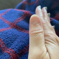 Leo Nail Spa - Dipped nail polish came off after three days.