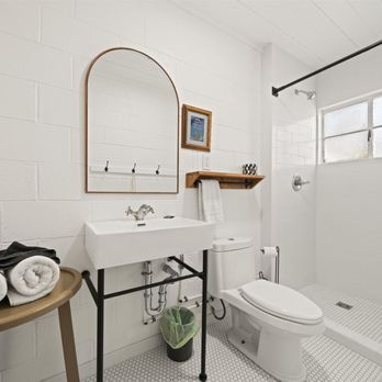Triangle Motel - Bathroom in Queen Suite. - Hotels Near Me - Red Bluff, California Triangle Motel - Bathroom in Queen Suite. - Hotels Near Me - Red Bluff, California