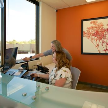 Office Evolution - Front Desk with Shannon our Business Center Manager (BCM) - Shared Office Spaces Near Me - Phoenix, Arizona