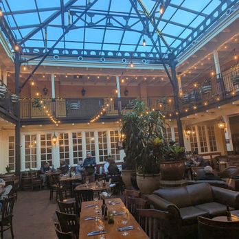 Hervé - The ambiance - Wine Bars Near Me - Santa Fe, New Mexico