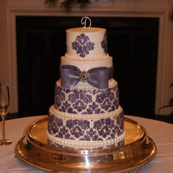 Embree House Wedding Cakes - a three tiered wedding cake - Desserts Near Me - Telford, Tennessee Embree House Wedding Cakes - a three tiered wedding cake - Desserts Near Me - Telford, Tennessee